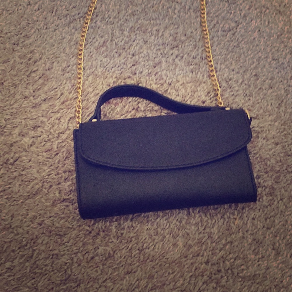 Forever 21 black snap bag crossbody gold chains